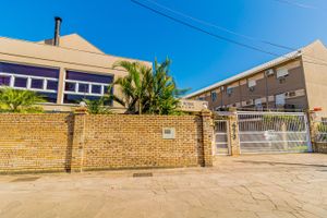 Casas à venda na Avenida Juca Batista em Porto Alegre