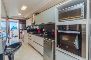 Image 24 - 295365